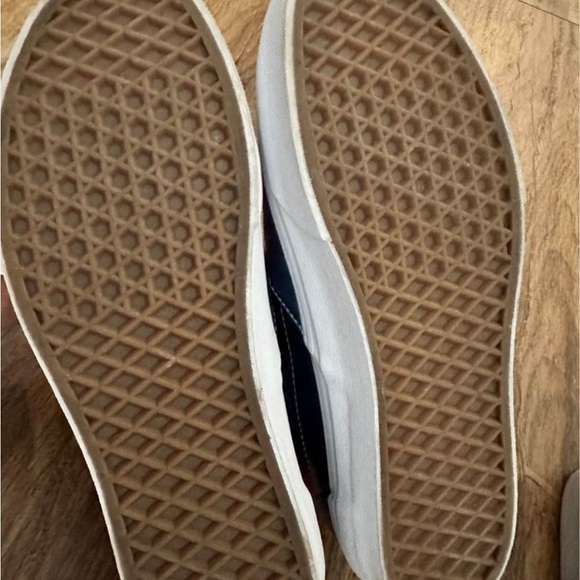 Van’s Unisex Patent Leather Sneakers in Iridescent Blue, Size M 7.5/W 9. NWOT. - Picture 4 of 4